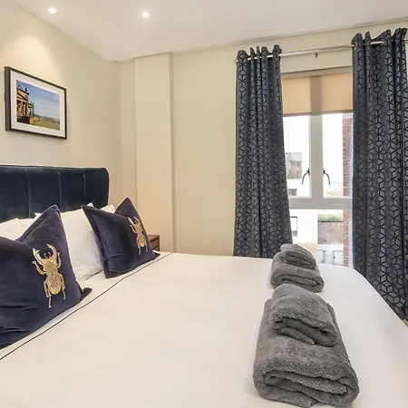 No 1, Within The Walls, Free Parking Apartment York