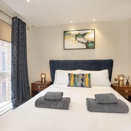 No 1, Within The Walls, Free Parking Daire